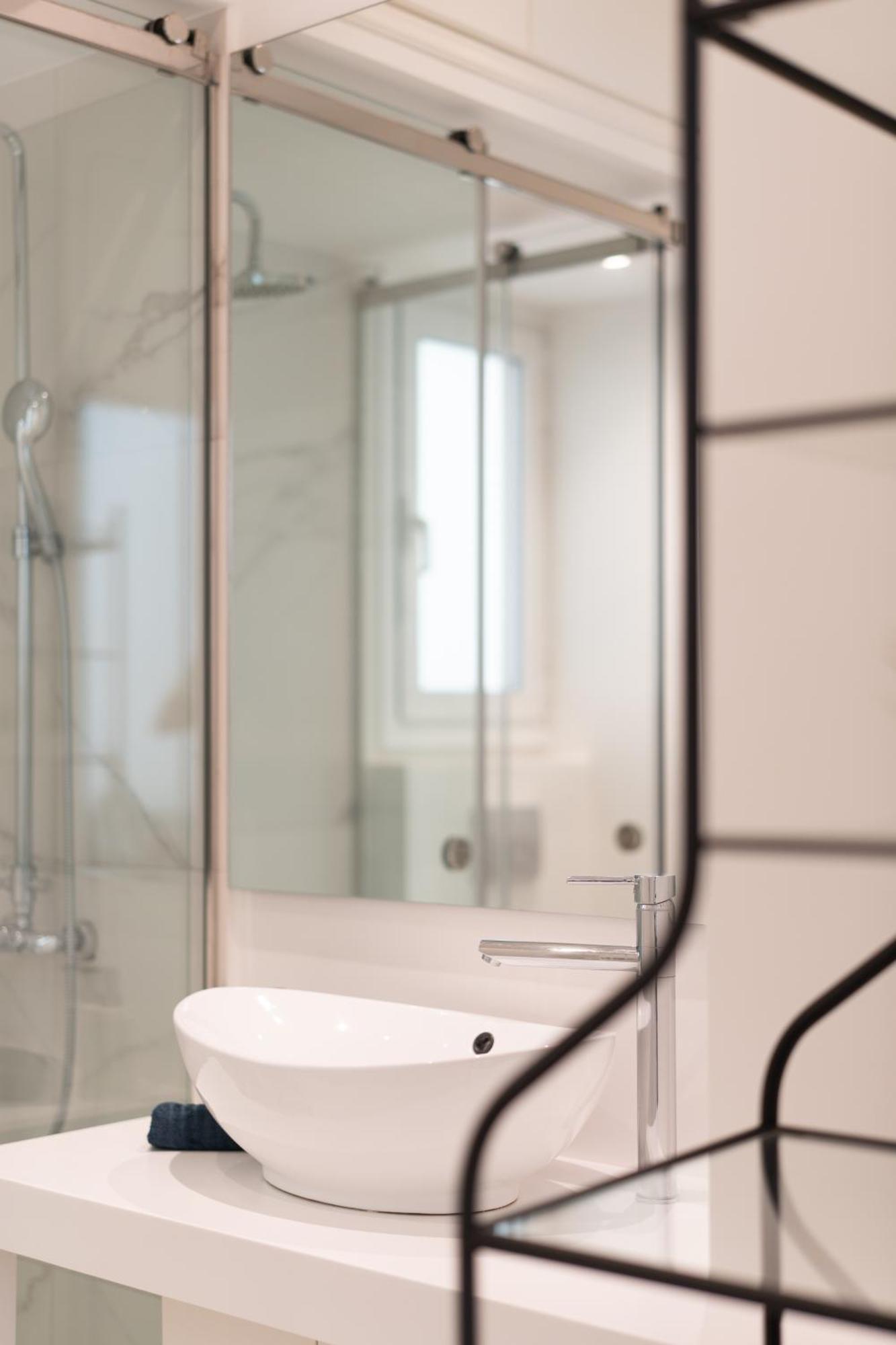 Sophisticated Modern Apt In Athens Center מראה חיצוני תמונה