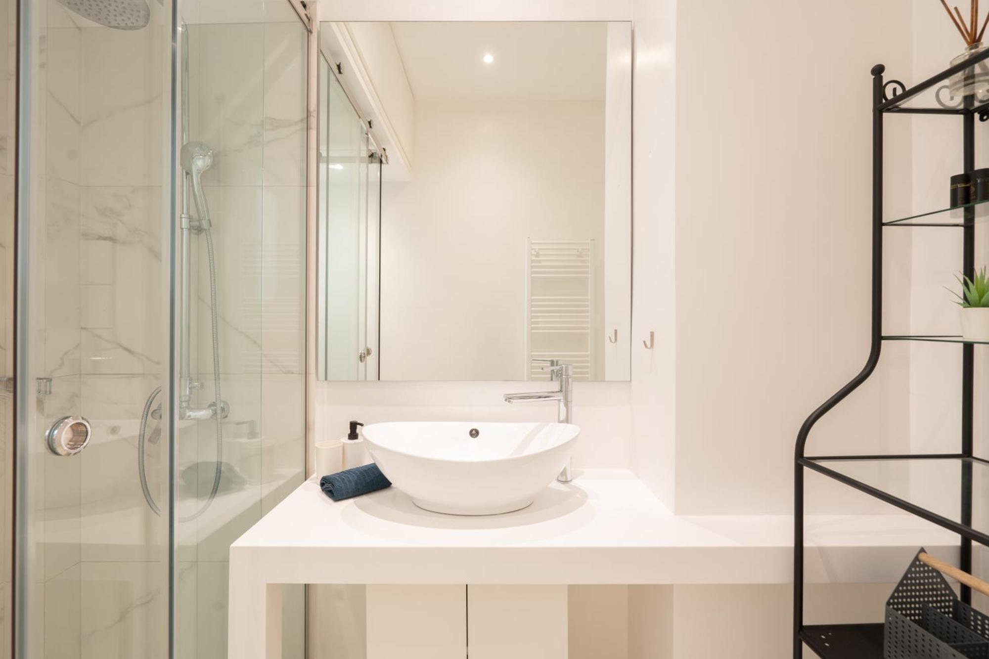 Sophisticated Modern Apt In Athens Center מראה חיצוני תמונה
